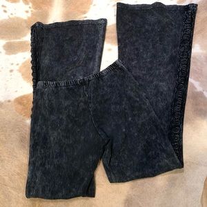 Black Chatoyant Flares Medium